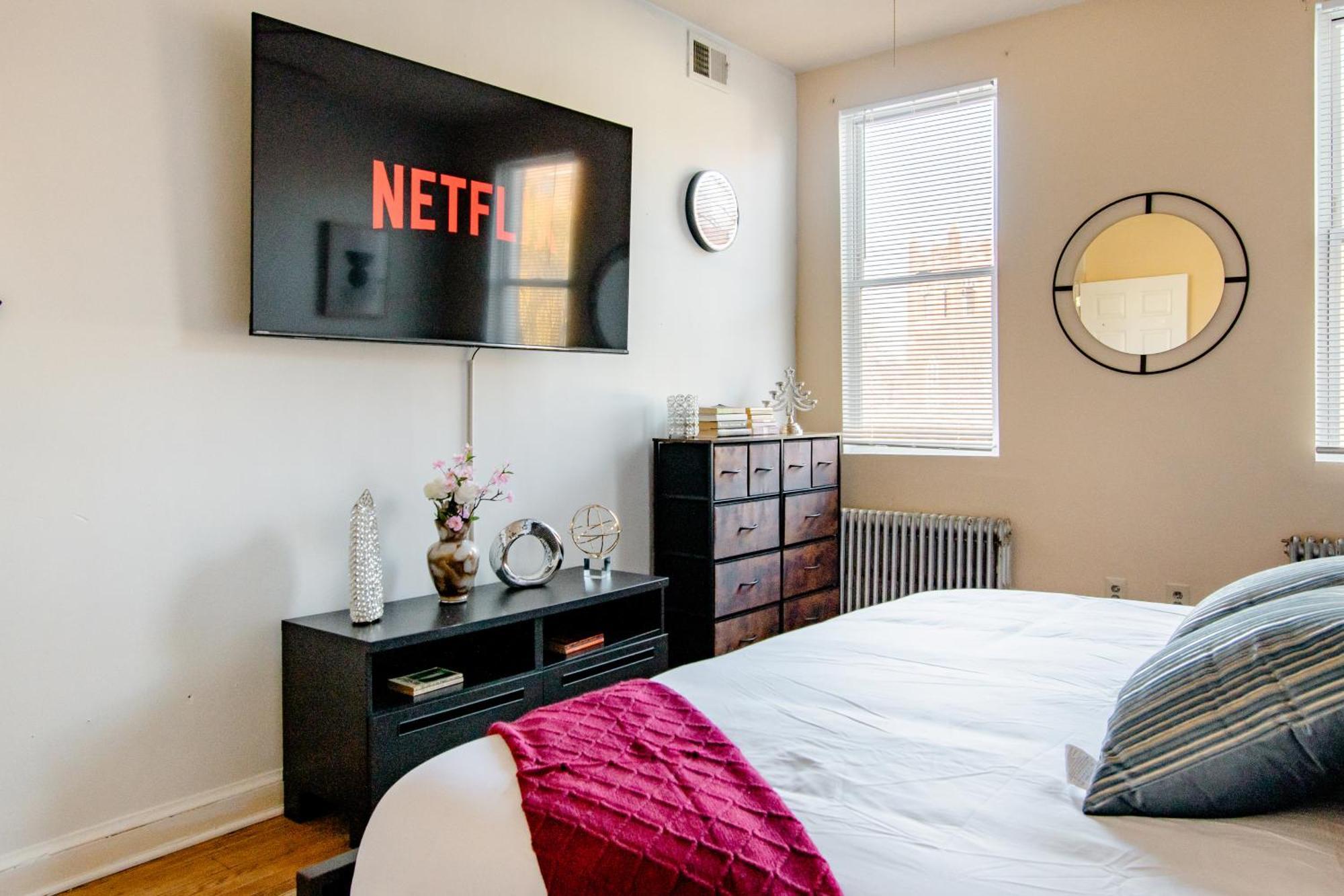 2 Bedrooms At The Heart Of The City! Full Comfort! Washington