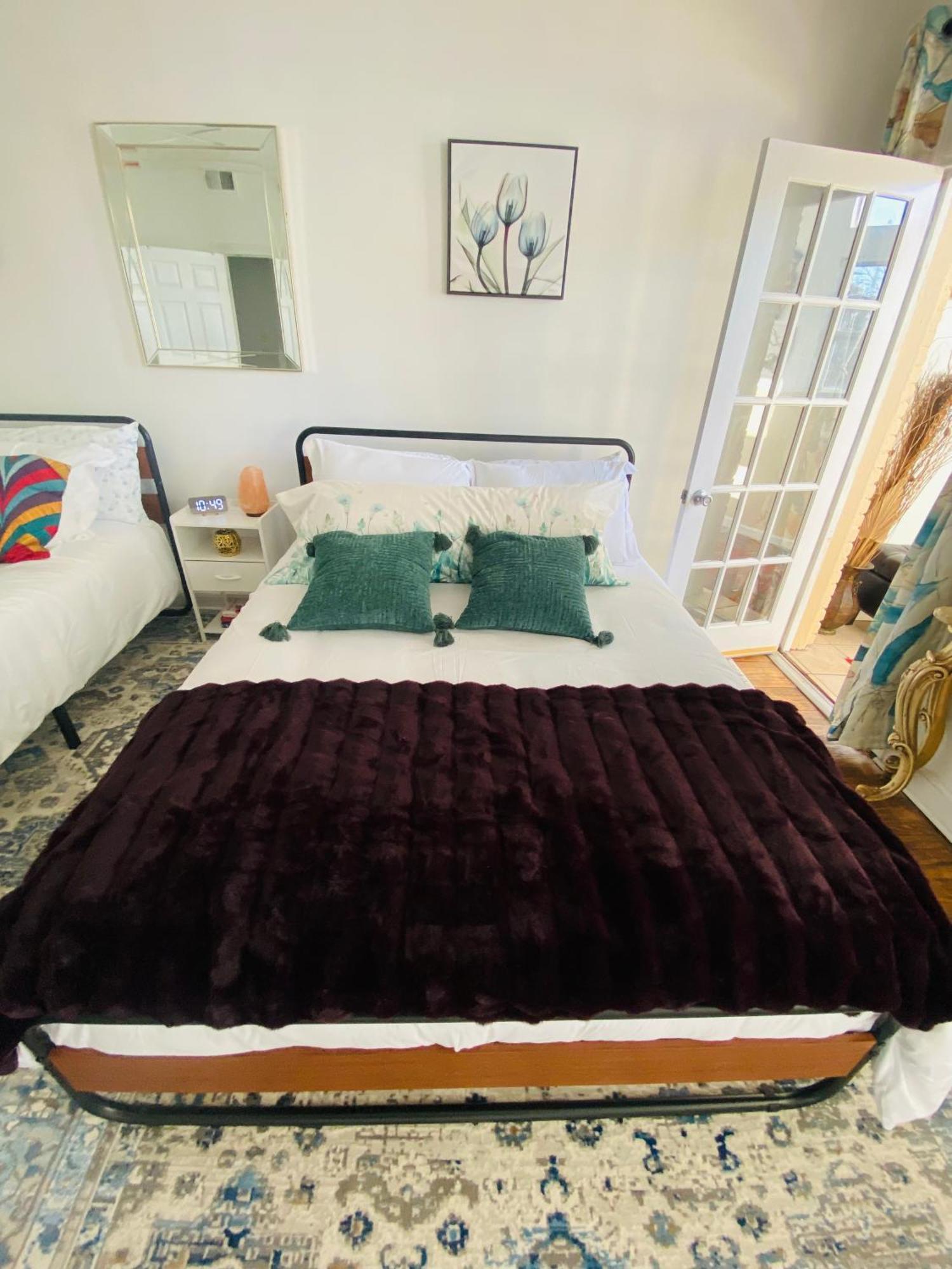2 Bedrooms At The Heart Of The City! Full Comfort! Washington