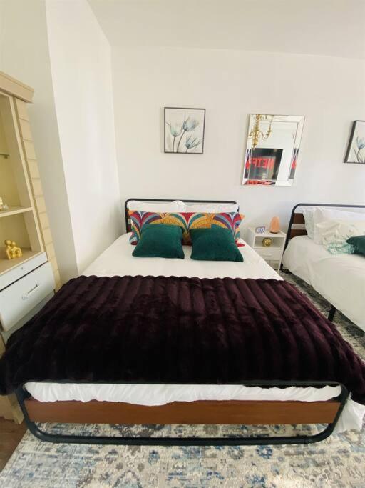 2 Bedrooms At The Heart Of The City! Full Comfort! Apartment *