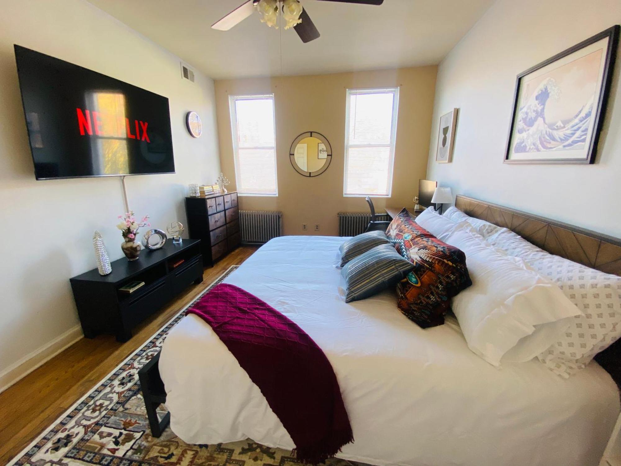2 Bedrooms At The Heart Of The City! Full Comfort! *